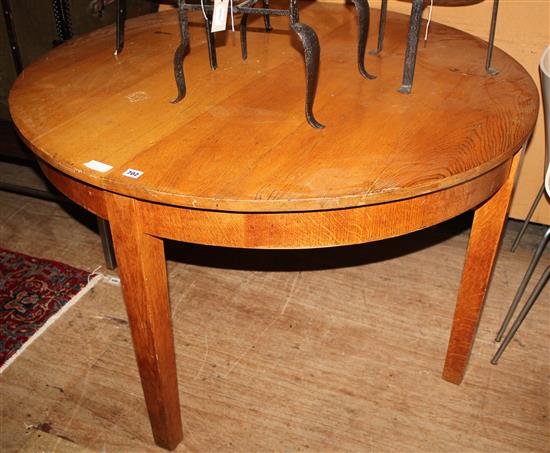 Light oak circular table(-)